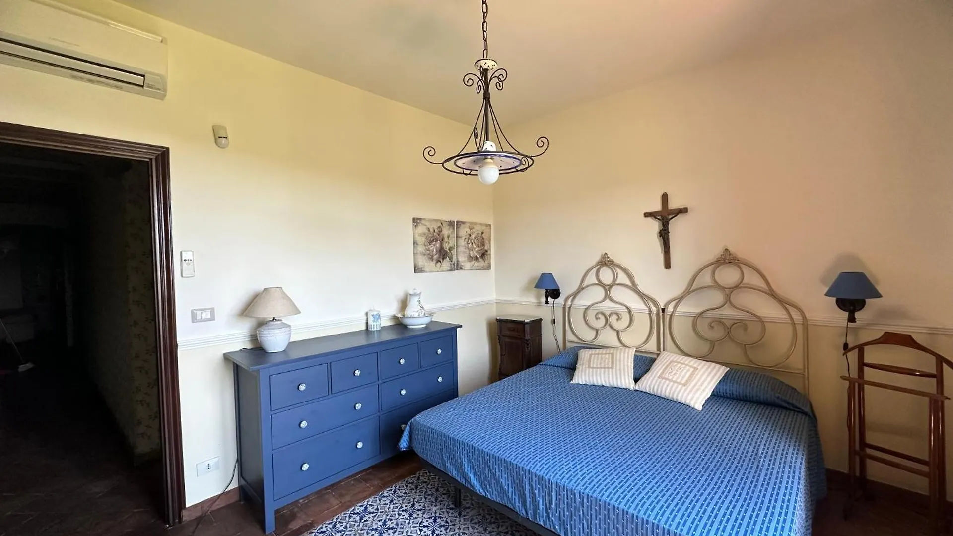 Villa Carlo Giarre 0*,  Italy